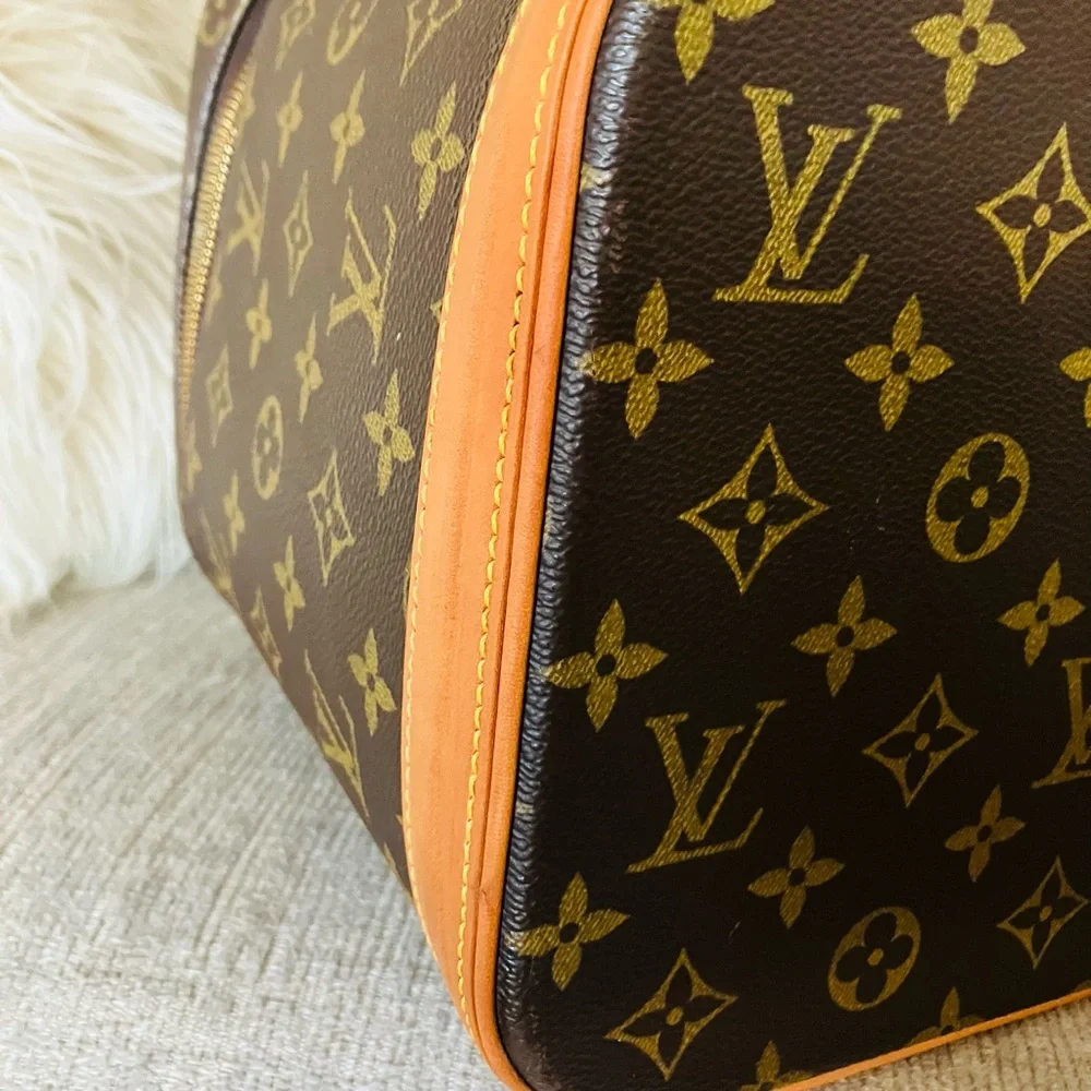 Louis Vuitton Monogram Brown Vanity Case with Gold Chain Strap - Picture 15 of 16